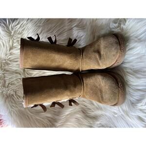 Kookaburra kids size 3 Suede Boots with Shearling Lining and Side Bows